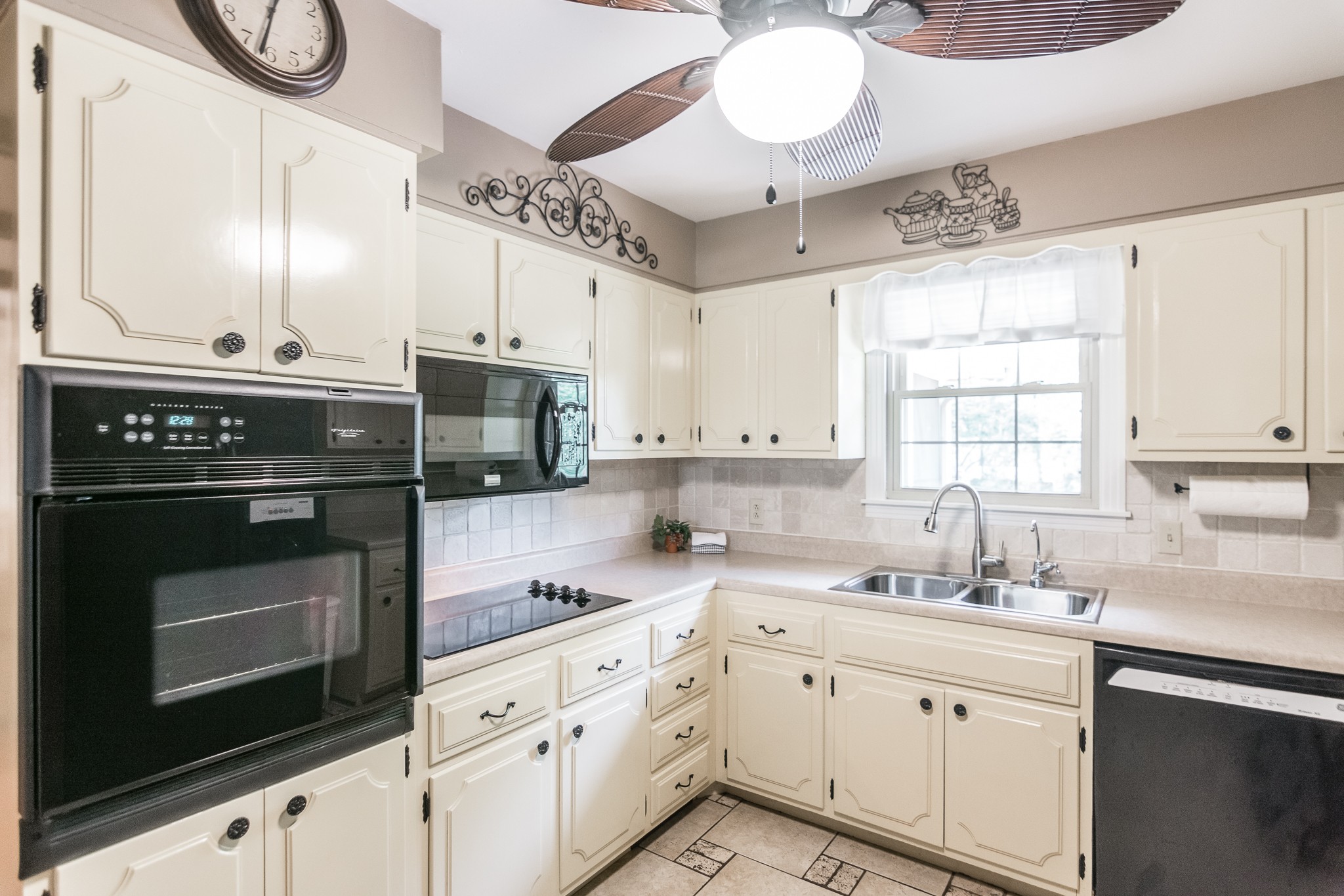 For Sale 332 Anderson Lane Hendersonville Tn 37075 4 Beds 2 Full Baths 299500